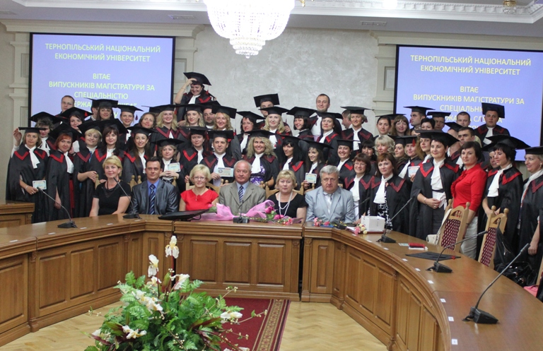 Вручення дипломів випускникам магістратури за спеціальністю «Державна служба»