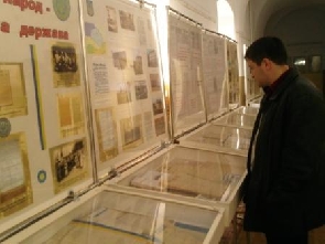 Студенти ТНЕУ побували на екскурсії в обласному архіві