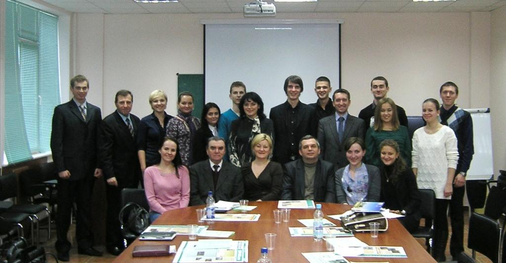 Молоді науковці ТНЕУ та КНЕУ обговорювали регулювання девальваційних очікувань
