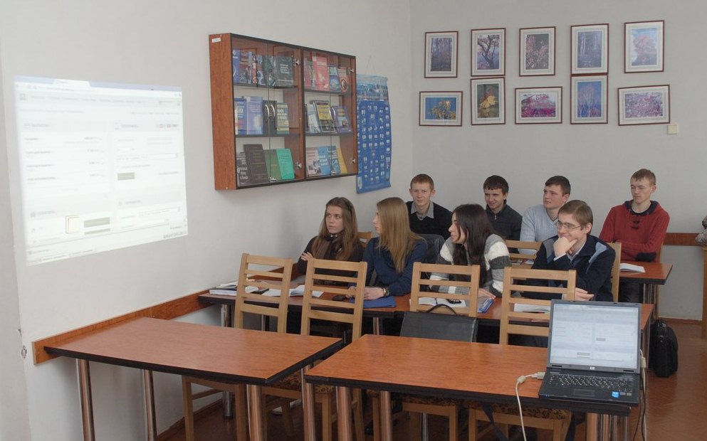Студенти ТНЕУ оволодіти навиками роботи з автоматизованою банківською системою Б2