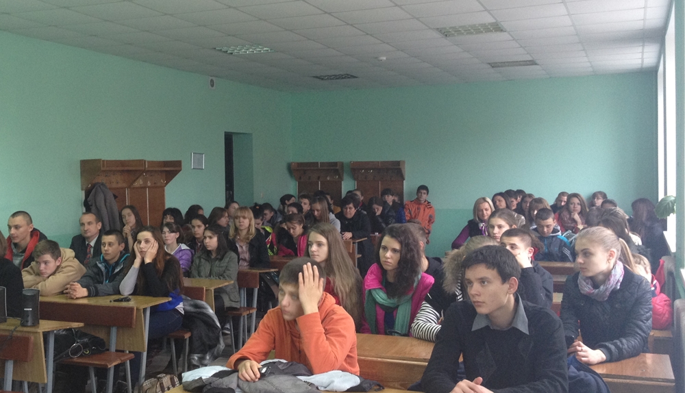 Студенти гуртка «Банківський аналітик» розповіли школярам про фінансову грамотність