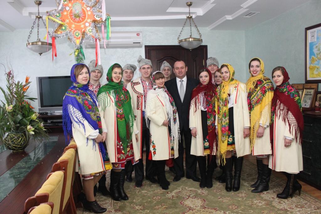 До ректора завітали колядники