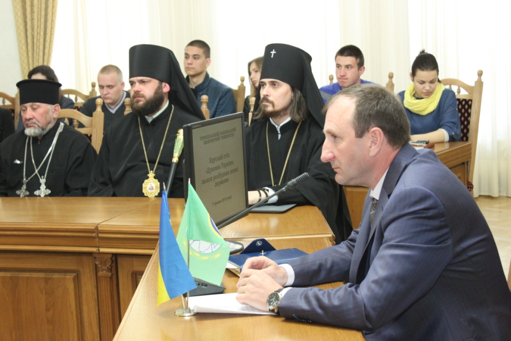 Відбувся круглий стіл «Духовна Україна: шляхи розбудови нової держави».