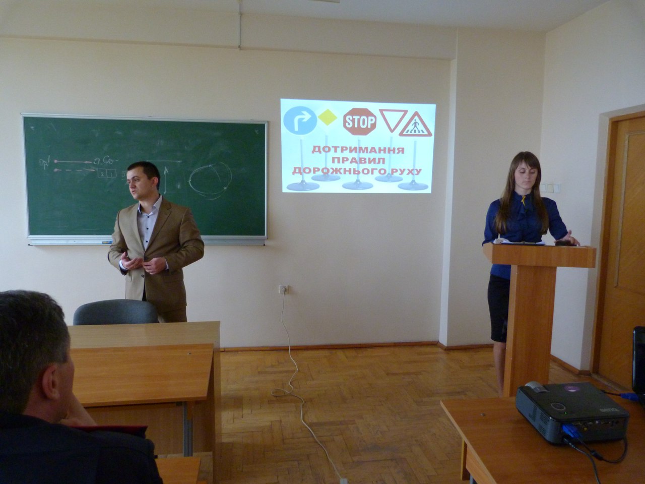Відбувся виховний захід «Відповідальність молоді на дорозі та автотранспорті» за участю студентів юридичного факультету ТНЕУ та працівників Державтоінспекції