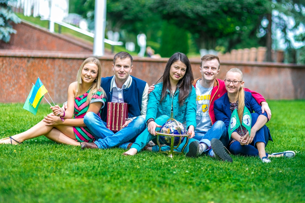 Вручення дипломів молодшого спеціаліста випускникам Навчально-наукового інституту інноваційних освітніх технологій