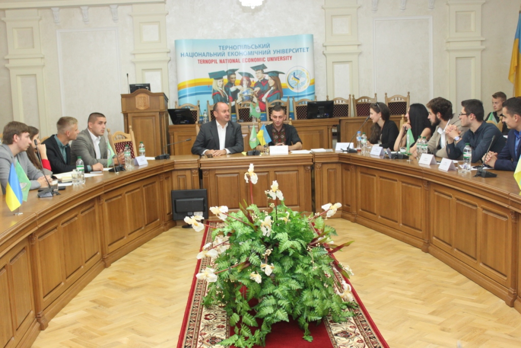 В ТНЕУ відбулася перша зустріч Студентського парламенту України