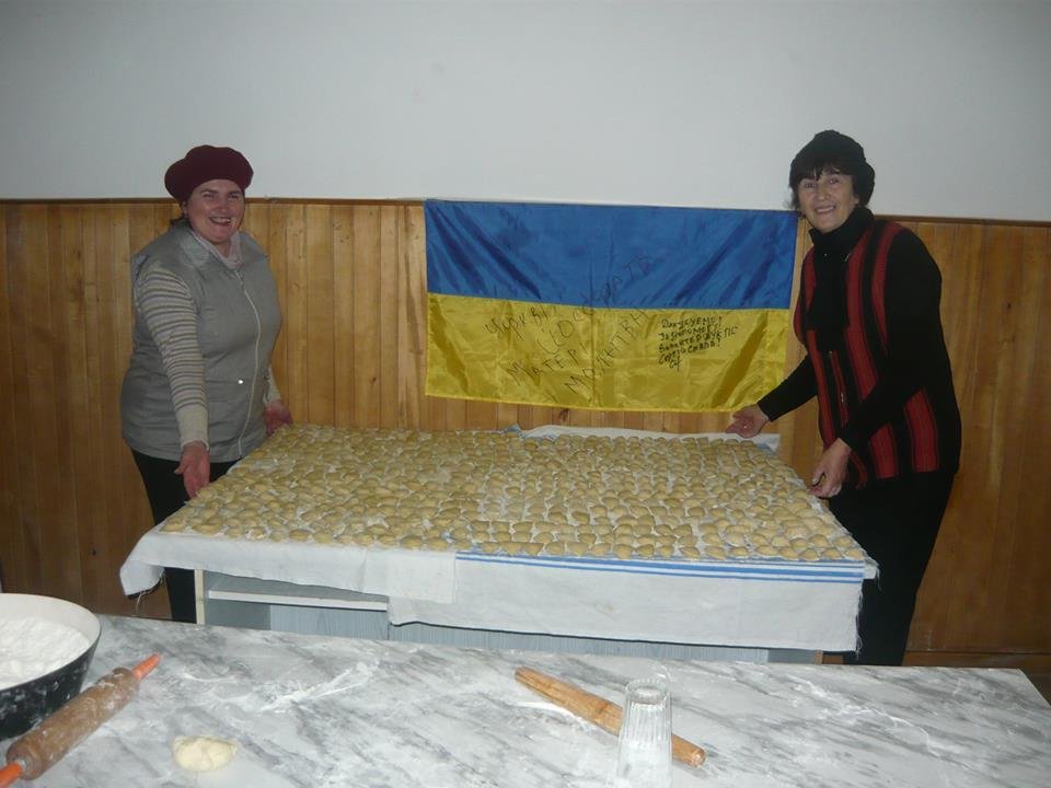 Ліпили вареники для воїнів АТО