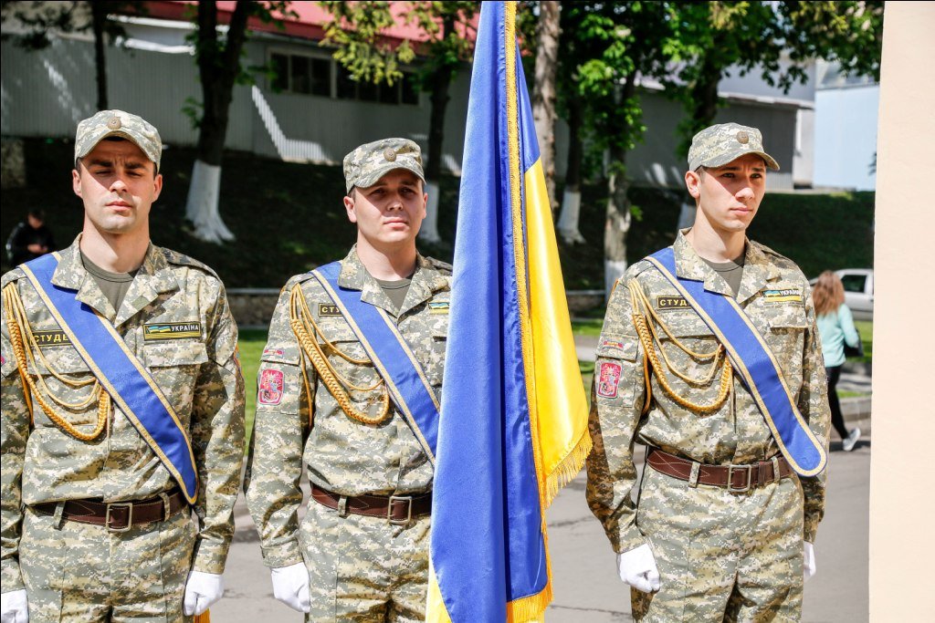 Відкриття меморіальної дошки пам’яті воїна АТО, випускника ФОА Володимира Гарматія