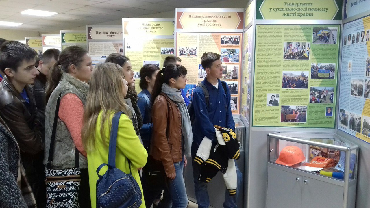 Екскурсія у Музей історії ТНЕУ для молоді ЮФ