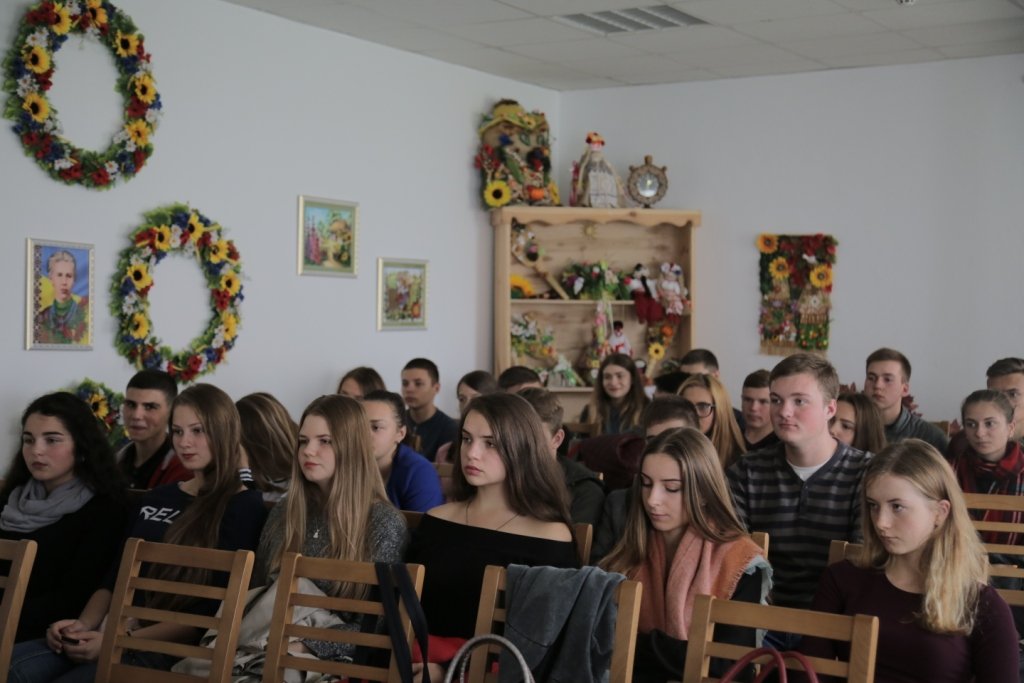 «Сходинками праворозуміння»