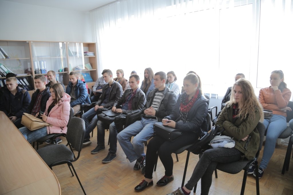 «Сходинками праворозуміння»