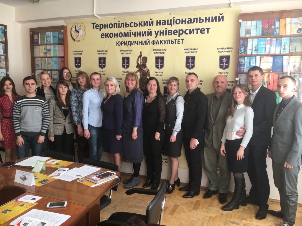 Студенти ЮФ взяли участь у засіданні круглого столу