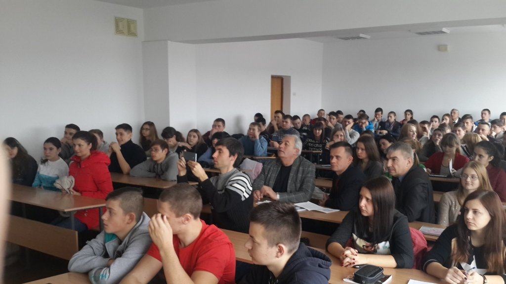 У Коледжі економіки, права та інформаційних технологій ТНЕУ поговорили про вплив нікотину, алкоголю та наркотиків на молодий організм