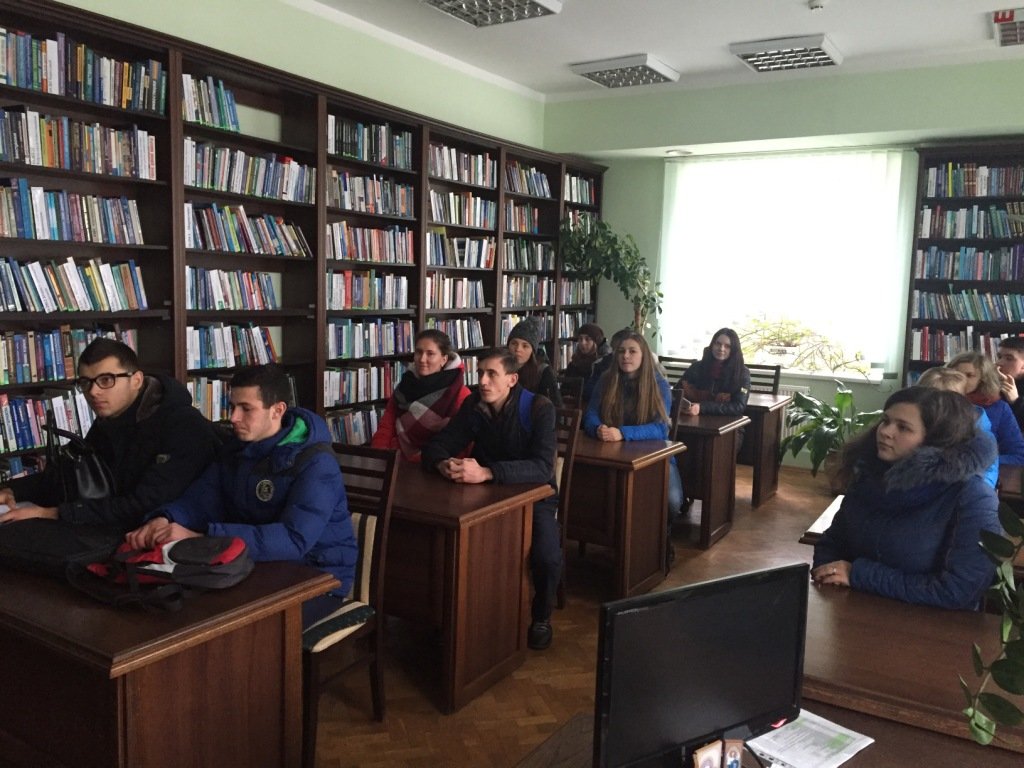 Першокурсники ФББ відвідали бібліотеку ТНЕУ