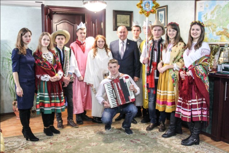 Різдвяні віншування та колядки від молоді факультету обліку і аудиту ТНЕУ