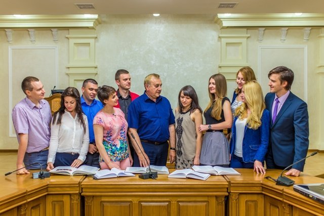 «Економічний і соціальний розвиток України в XXI столітті: національна візія та виклики глобалізації»