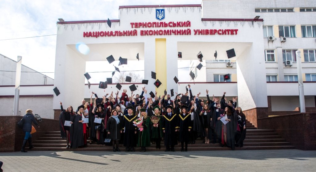 Урочисте вручення дипломів магістра випускникам факультету обліку і аудиту