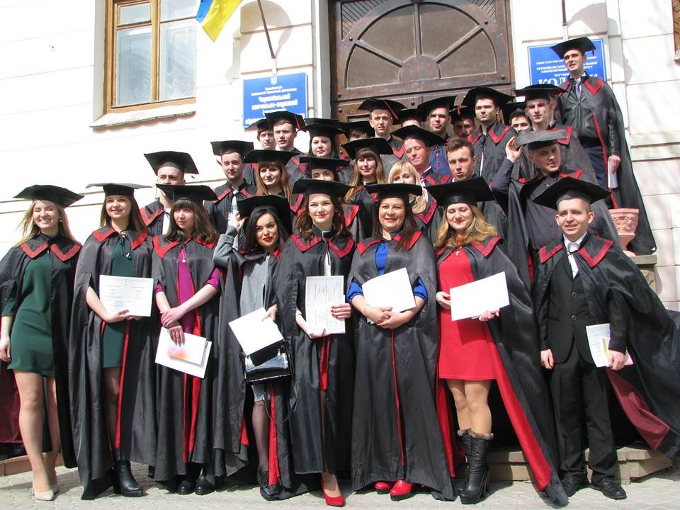 Випускники ЧННІПБ ТНЕУ отримали дипломи магістра