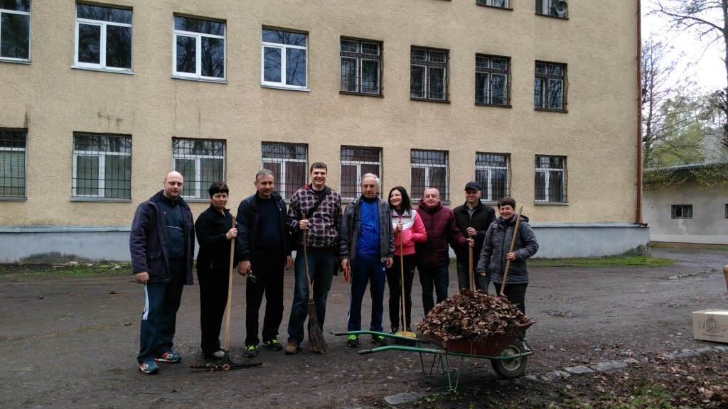 Колектив Свалявської філії ТНЕУ долучився до акції «За чисте довкілля»