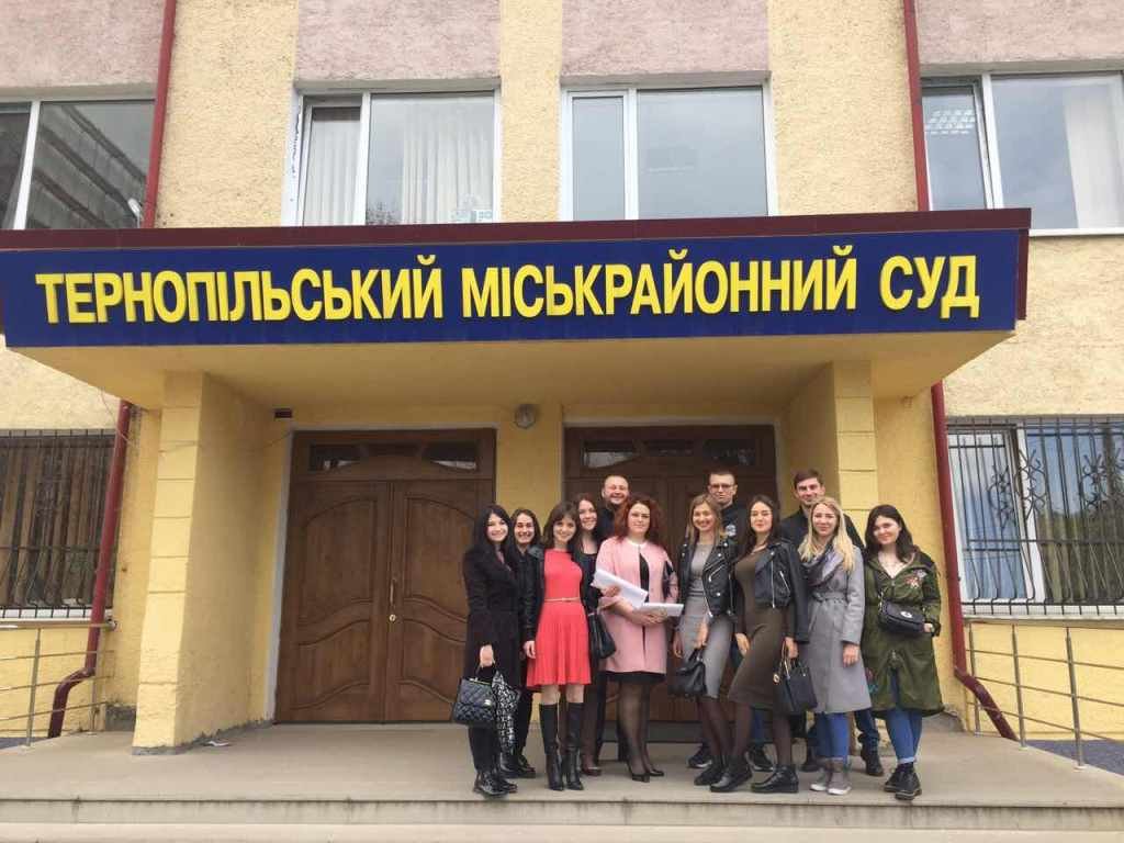 Студенти ЮФ побували у Тернопільському міськрайонному суді