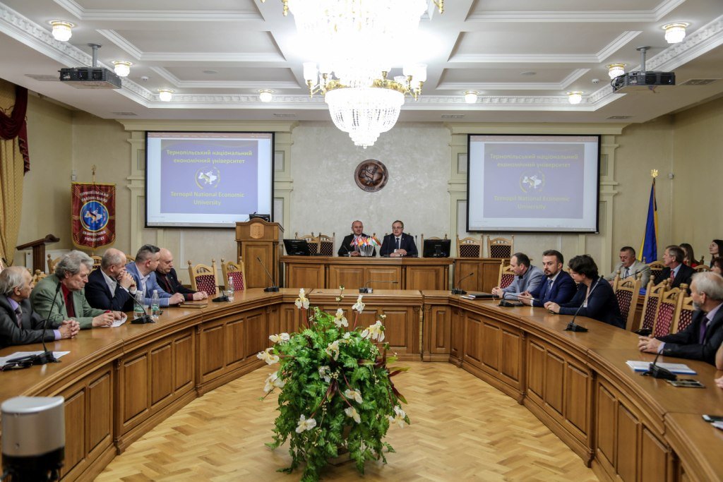 З нагоди Дня науки в Україні відбулося відзначення науковців ТНЕУ
