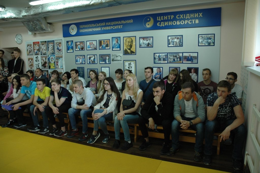 Студенти і викладачі ЮФ зустрілися зі спортсменами