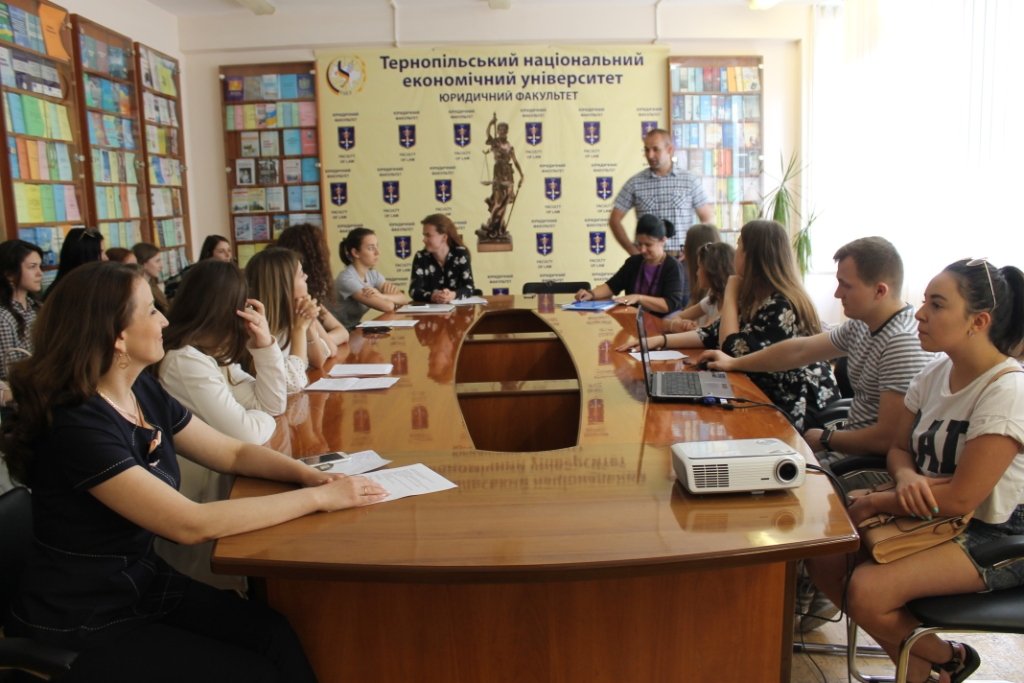 Студенти ЮФ взяли участь у майстер-класі «Успішна презентація»