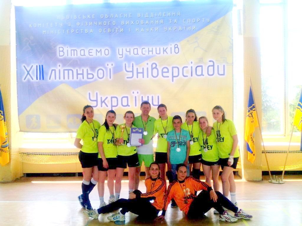Вітаємо збірну команду ТНЕУ з гандболу!