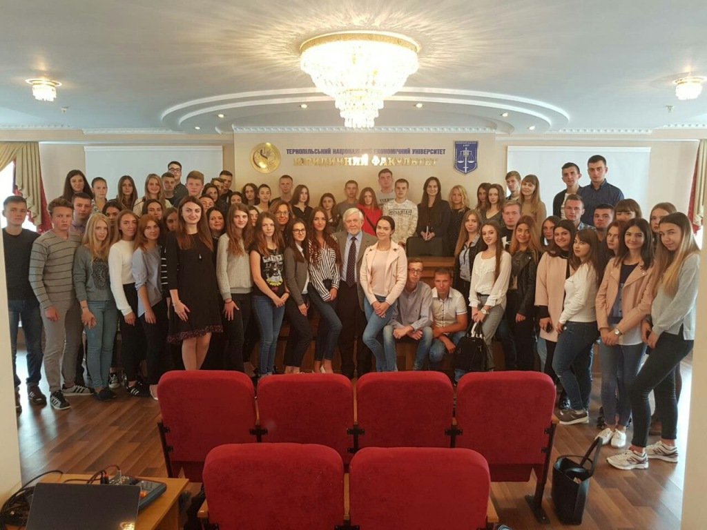 На ЮФ ТНЕУ відбулися відкриті заняття