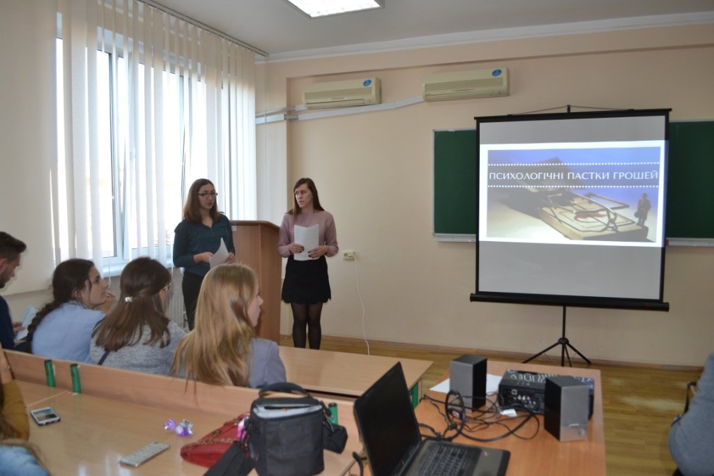 Учасники «Школи фінансової грамотності» продовжують роботу
