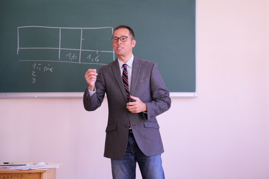 Студенти ФЕУ поспілкувалися з Брюсом Л. Андерсоном