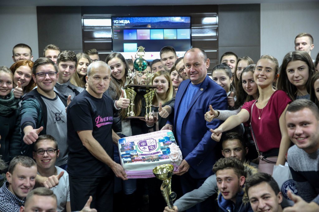 Ректор ТНЕУ привітав першокурсників факультету фінансів з перемогою у «Студентській лірі – 2017»