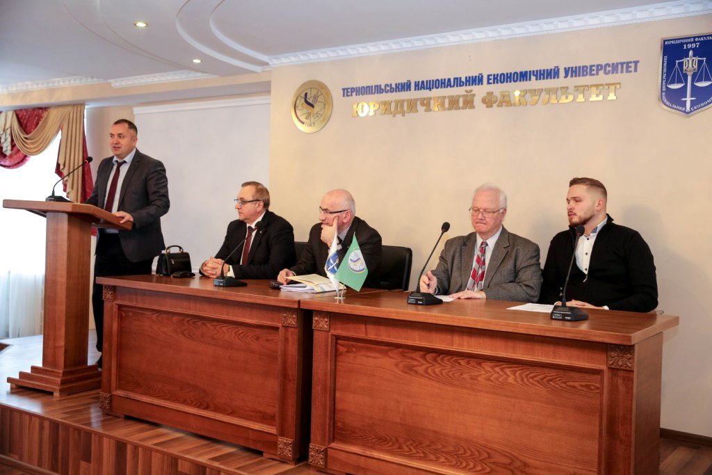 Засідання круглого столу на тему: «Проблеми правової освіти в Україні»