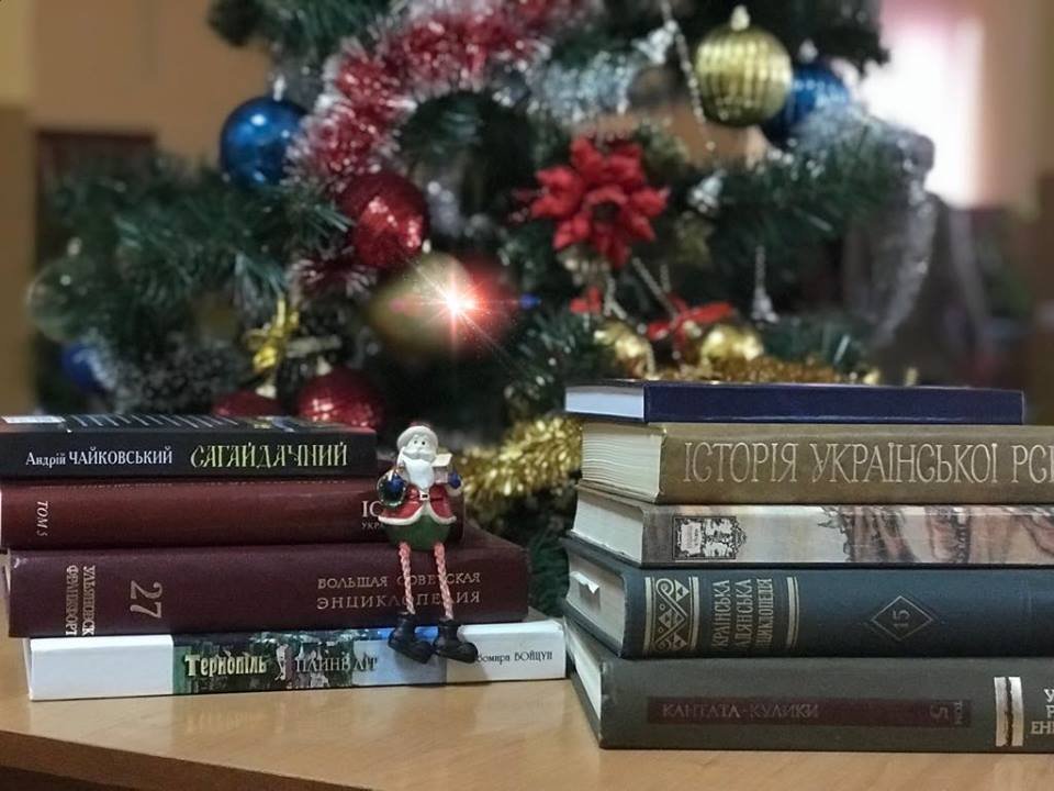 Подарунки для колективу бібліотеки ім. Л. О. Каніщенка ТНЕУ