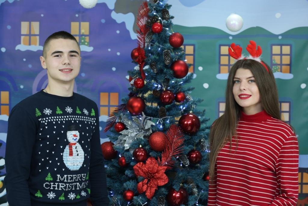 Молодь ТНЕУ вітає з Новим 2018 роком!