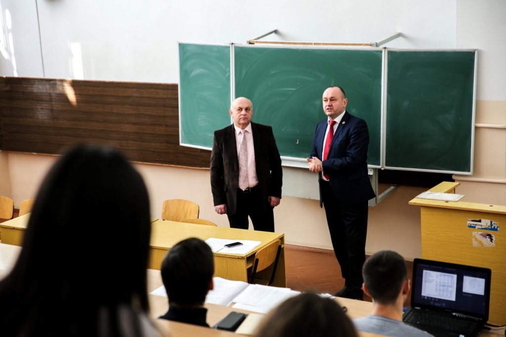 Триває робота учасників Школи педагогічної майстерності