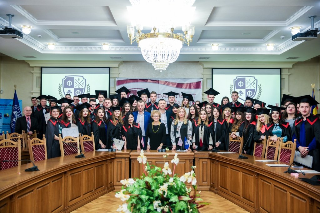 Вітаємо випускників факультету фінансів із завершенням навчання!
