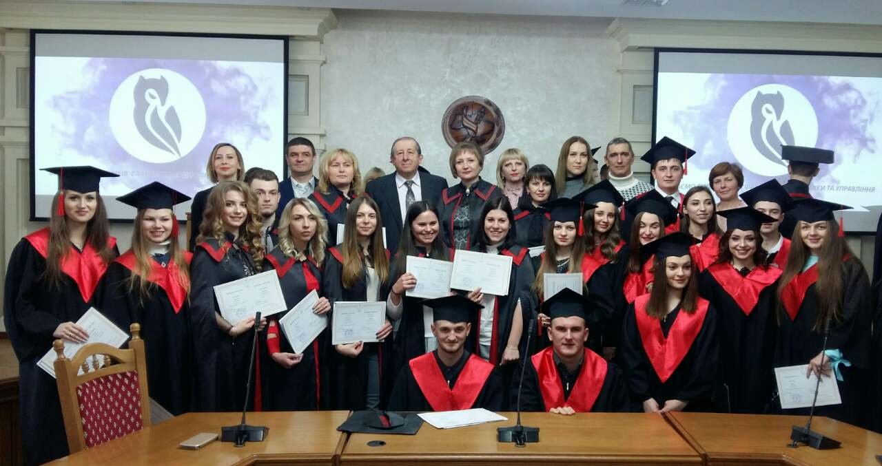 Колектив кафедри менеджменту та публічного управління вітає своїх випускників-магістрів!