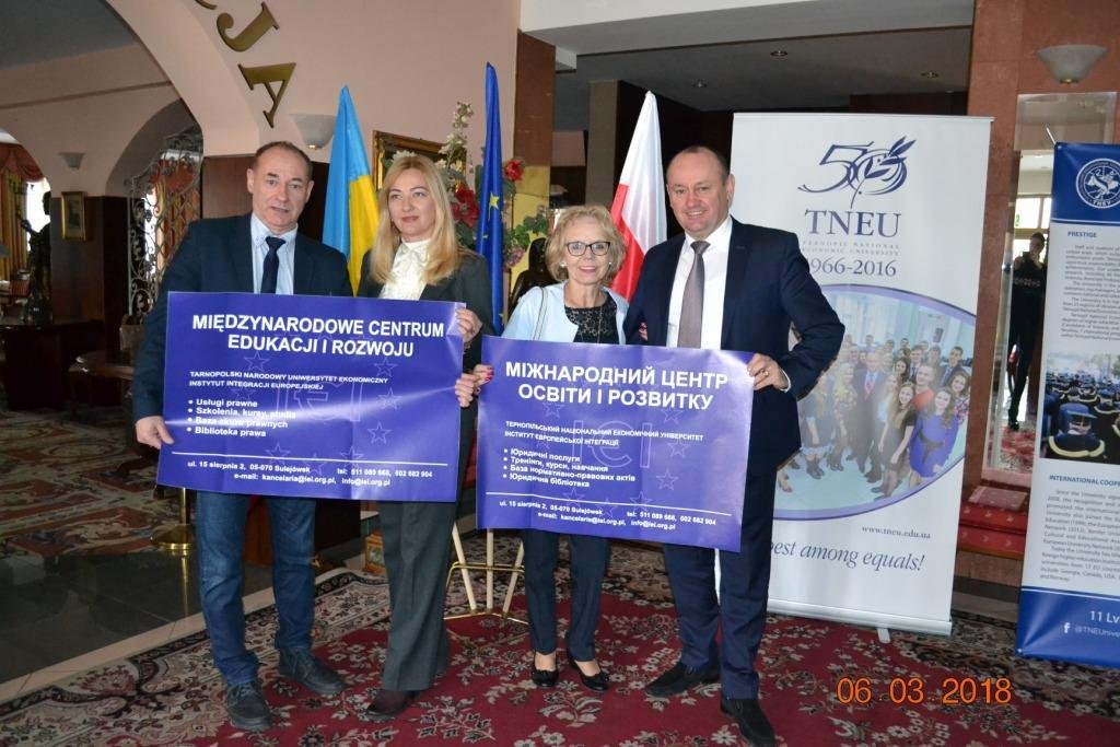 Польські ЗМІ про відкриття Міжнародного центру освіти та розвитку у Варшаві