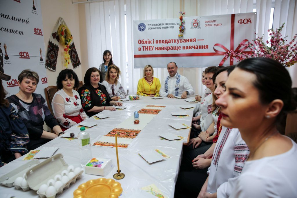 На факультеті обліку і аудиту розписували писанки