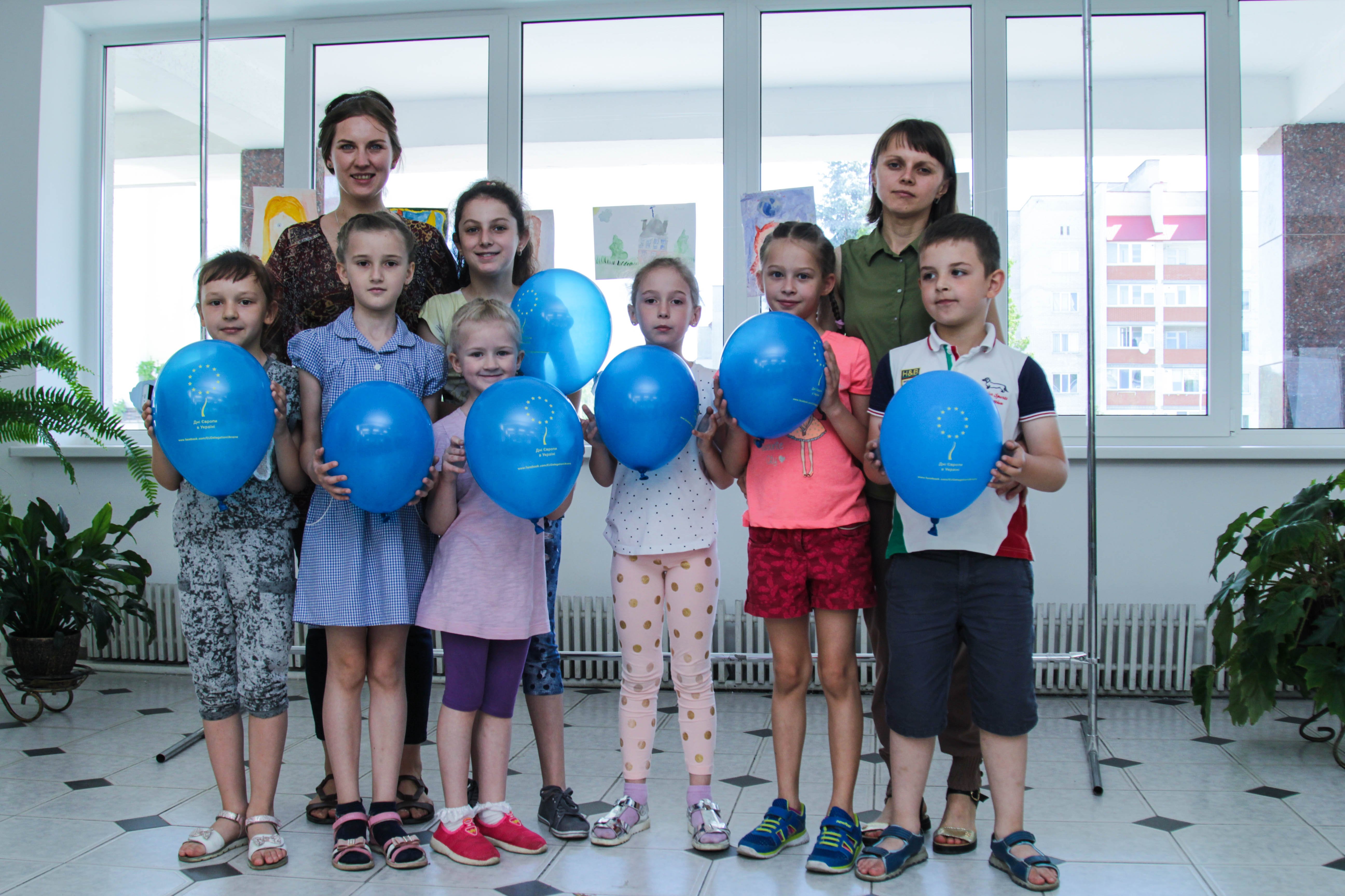 У ТНЕУ відкрили дитячу виставку малюнків