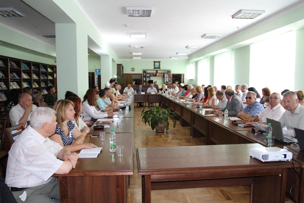 В ТНЕУ відбулося засідання круглого столу «Публічна служба в Україні: реалії та перспективи розвитку»