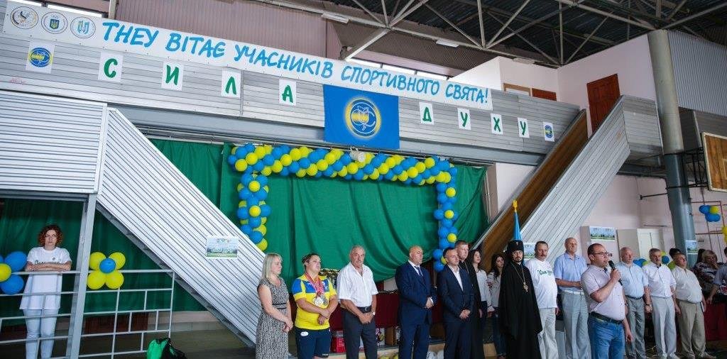 Учасники творчих колективів ТНЕУ вітали сильних духом!