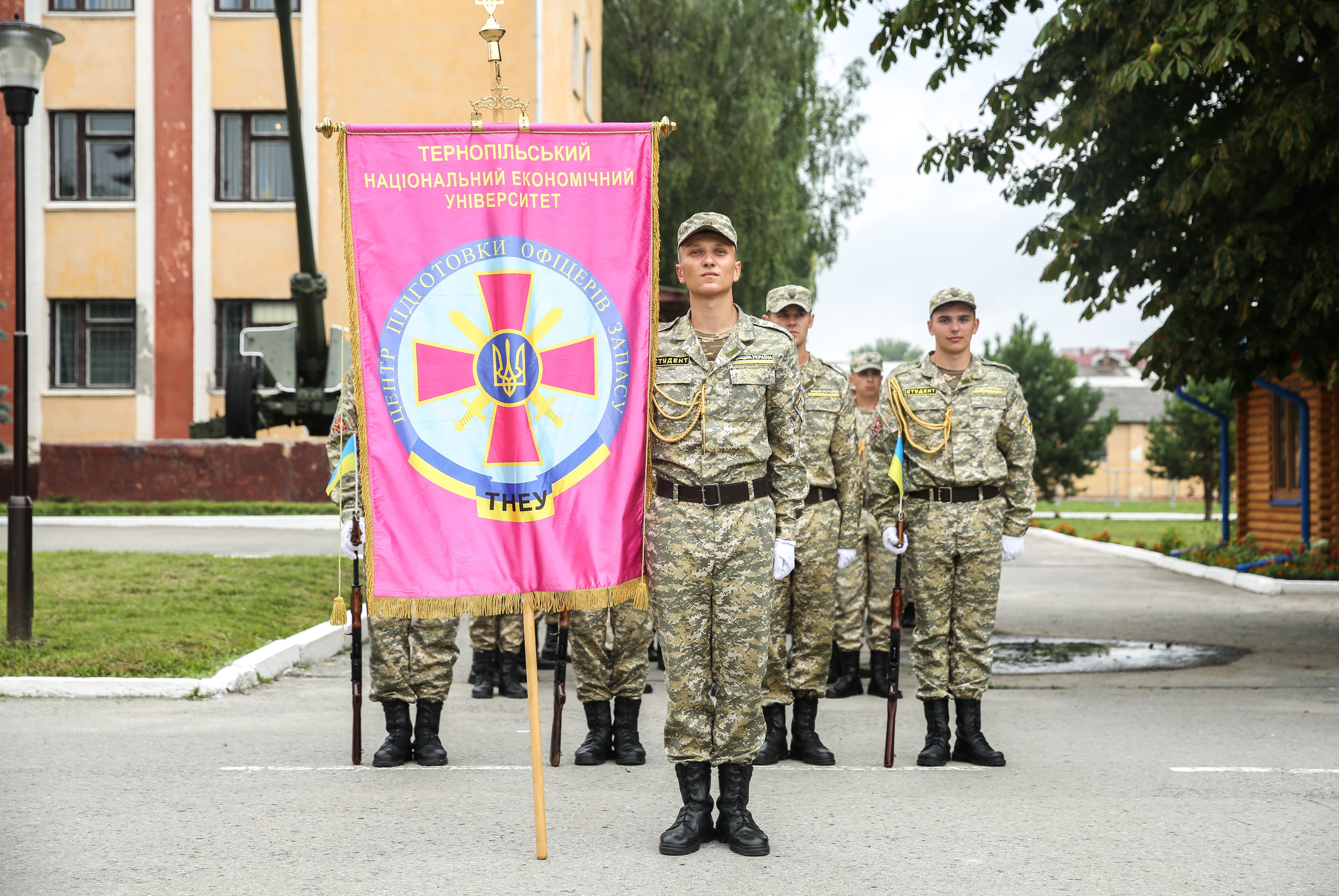 Випускники Центру підготовки офіцерів запасу виголосили Присягу на вірність українському народові
