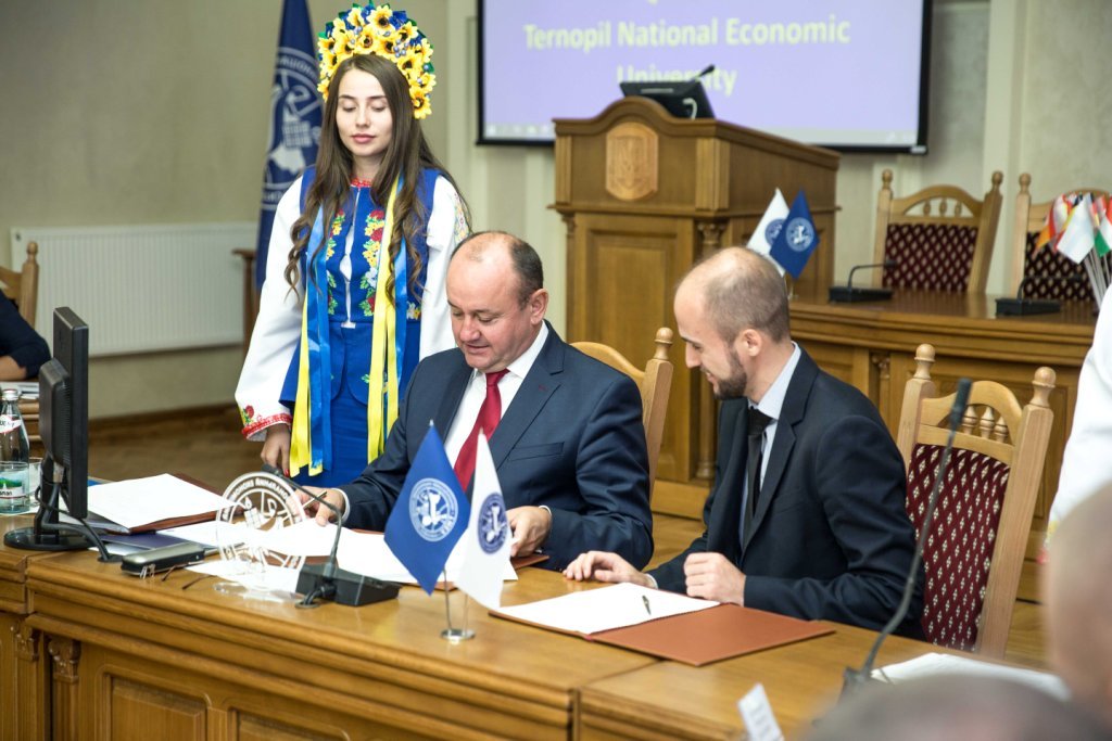 ТНЕУ разом з Unicheck перевірятиме дисертаційні роботи на ознаки плагіату