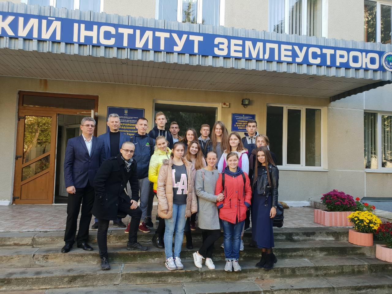 Студенти першого курсу спеціальності «Геодезія та землеустрій» ТНЕУ на практиці ознайомилися зі своєю майбутньою професією