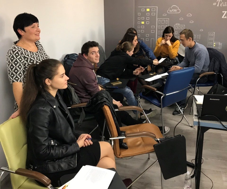 Що радить Річард Талер у своїй праці «Поштовх. Як допомогти людям зробити правильний вибір»