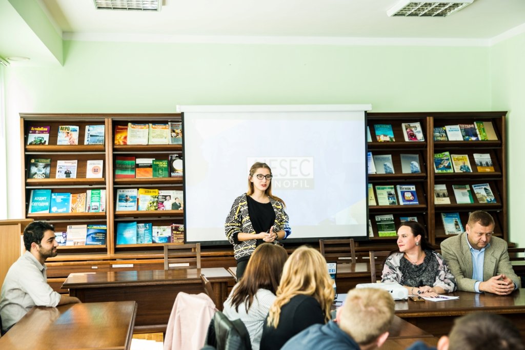 Молодь ТНЕУ поспілкувалася з представниками Міжнародної молодіжної організації AIESEC