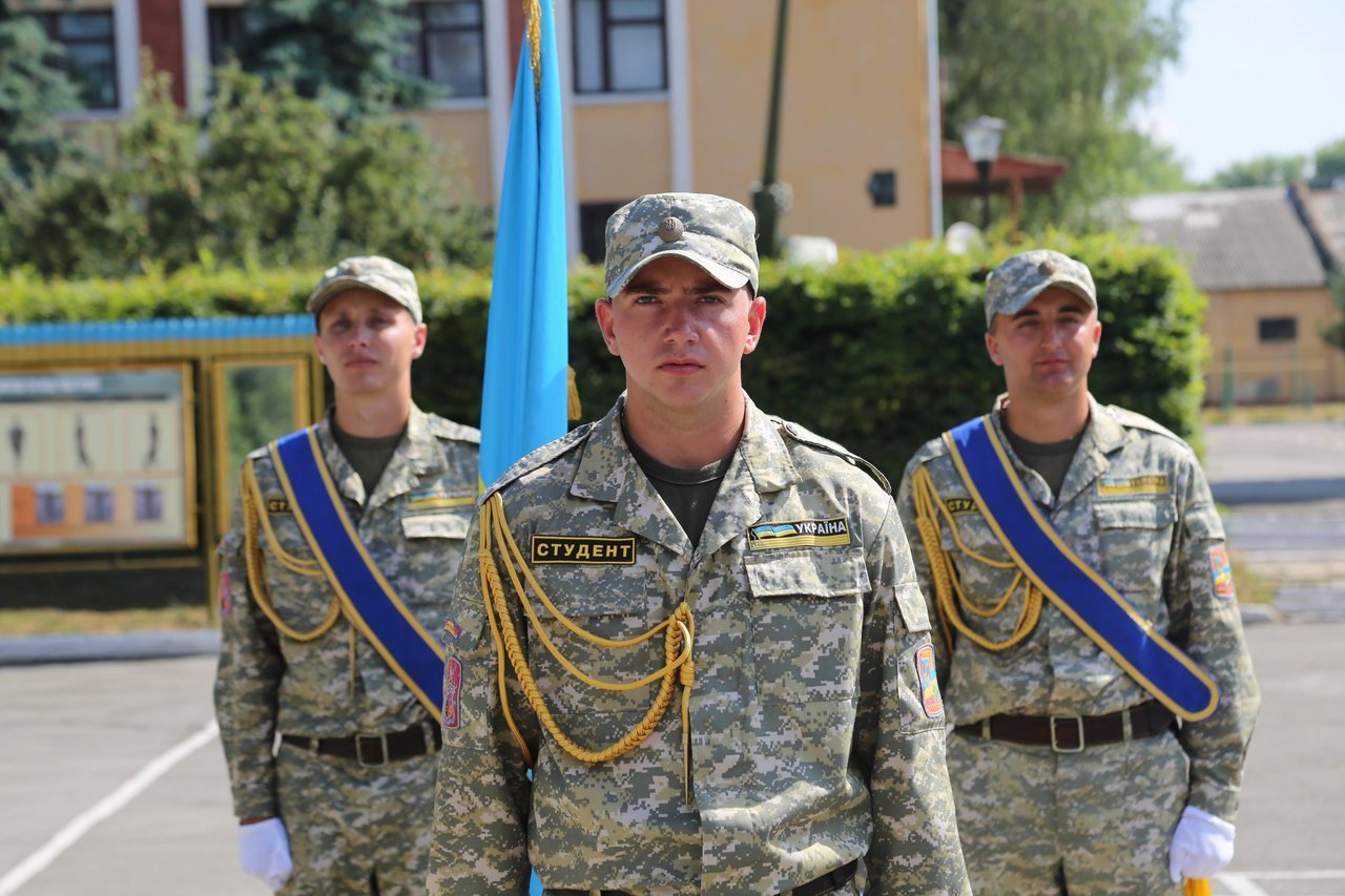 У день величного свята Покрови Пресвятої Богородиці вітаю всіх, хто у різні роки виконував і виконує священний обов’язок збройного захисника Батьківщини, хто несе нелегку військову службу