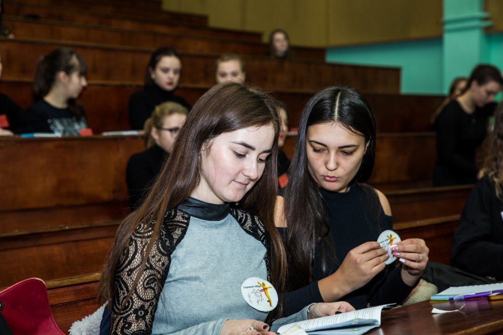 Молодь факультету фінансів змагалася в інтелектуальній битві зі страхування